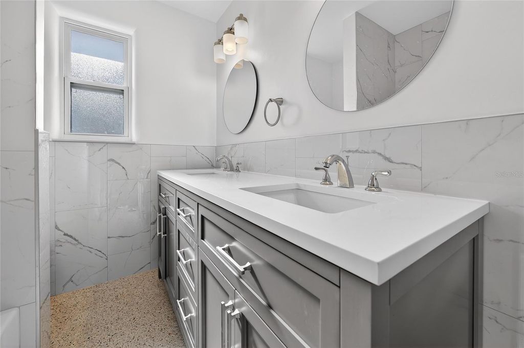 Image 13 of property listing at 123 W OCEAN AVENUE, Edgewater, FL 32132