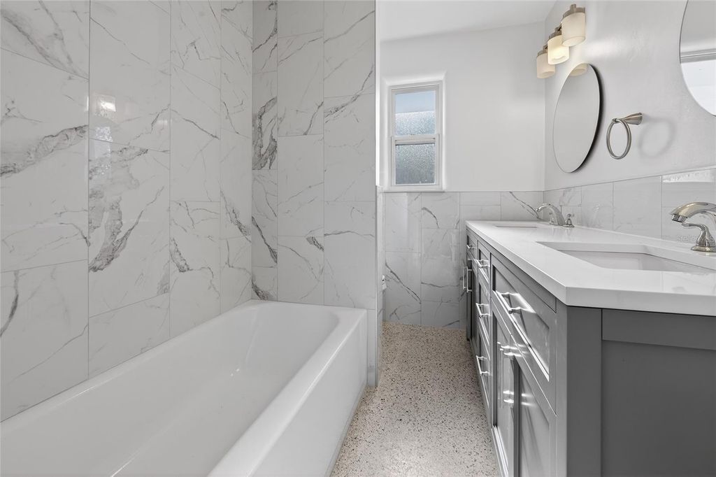 Image 14 of property listing at 123 W OCEAN AVENUE, Edgewater, FL 32132