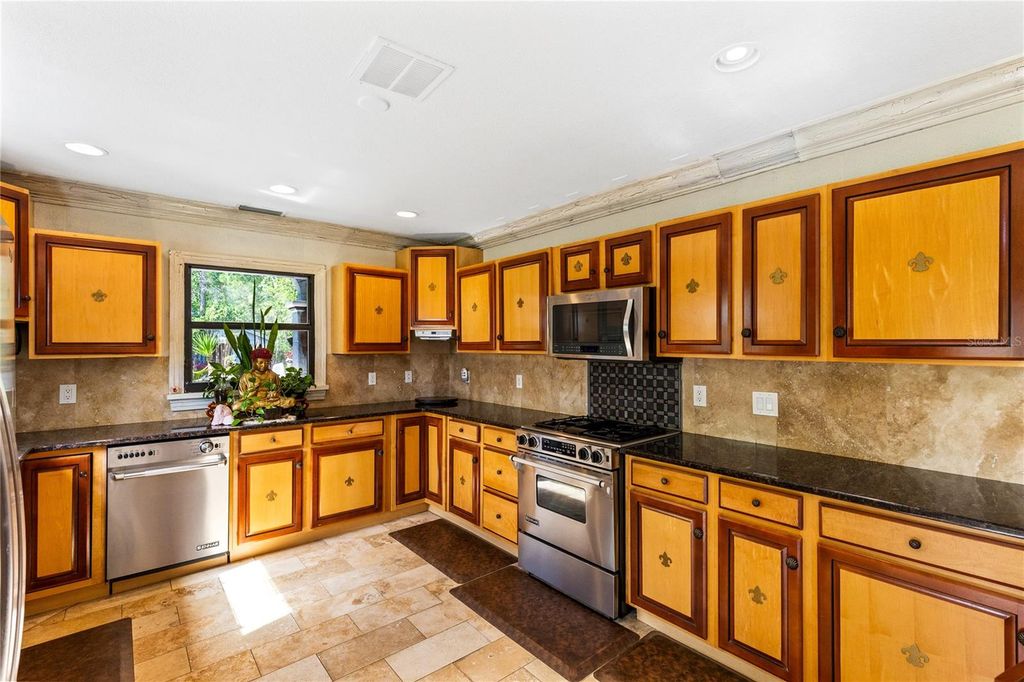 Image 14 of property listing at 14502 SCOTCH PINE COURT, Orlando, FL 32832