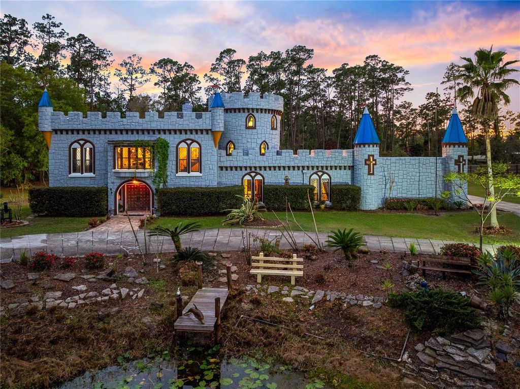 Image 4 of property listing at 14502 SCOTCH PINE COURT, Orlando, FL 32832