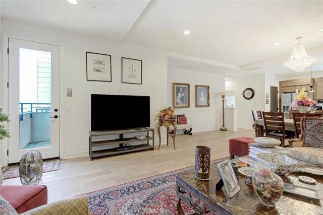 1049 N Joels Place, Los Angeles, CA 90012