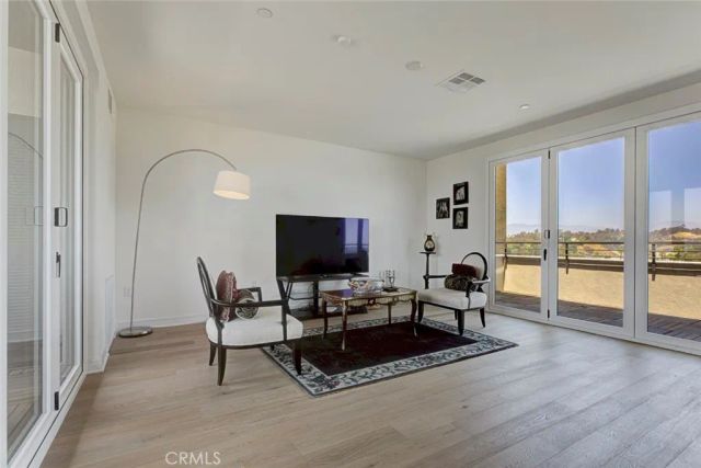1049 N Joels Place, Los Angeles, CA 90012