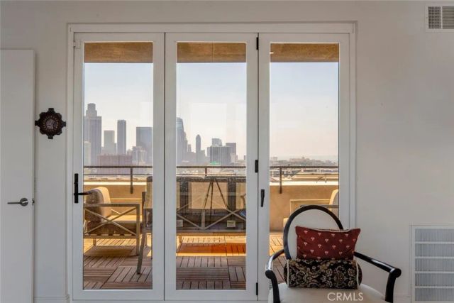 1049 N Joels Place, Los Angeles, CA 90012