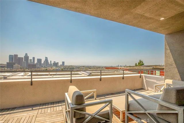 1049 N Joels Place, Los Angeles, CA 90012