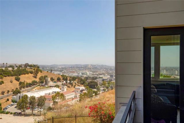 1049 N Joels Place, Los Angeles, CA 90012