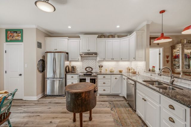 805 Anglers Ridge, Bluff Dale, TX 76433