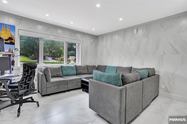 85 Francisco Avenue, Little Falls, NJ 07424