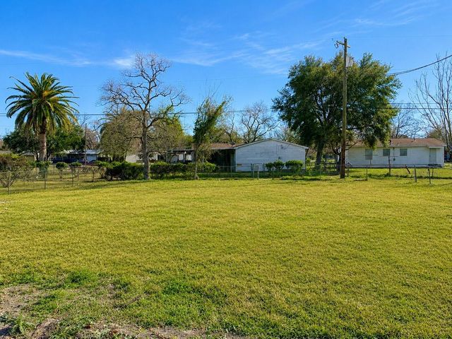603 Wisteria, La Marque, TX 77568