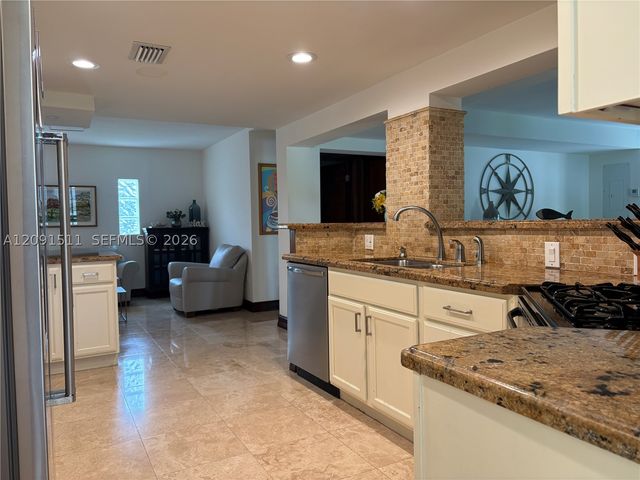 6610 SW 104th Ct, Miami, FL 33173