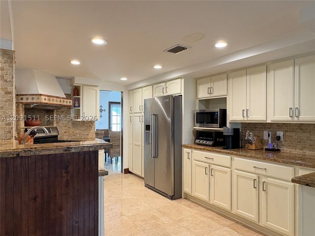 6610 SW 104th Ct, Miami, FL 33173