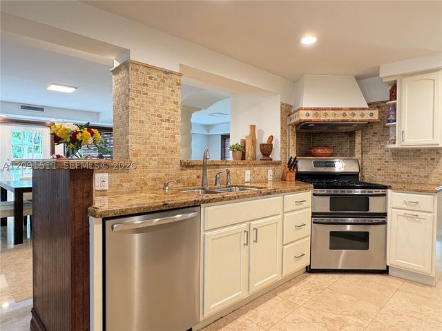 6610 SW 104th Ct, Miami, FL 33173