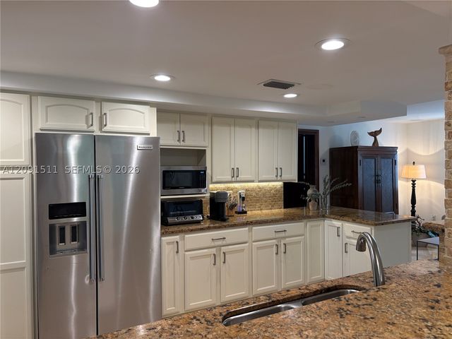 6610 SW 104th Ct, Miami, FL 33173