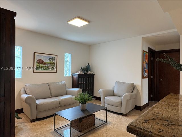6610 SW 104th Ct, Miami, FL 33173