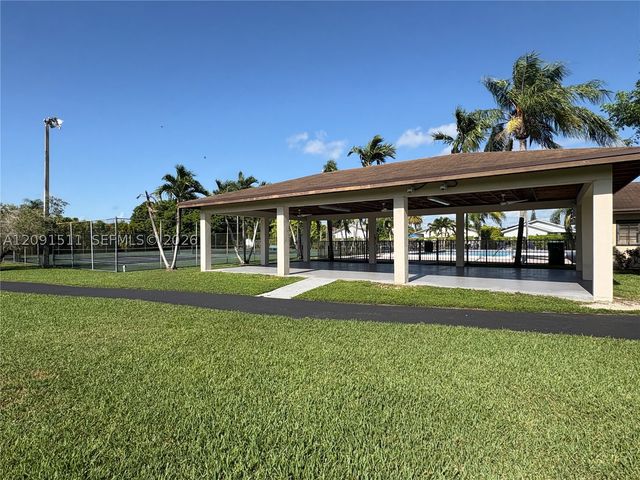 6610 SW 104th Ct, Miami, FL 33173