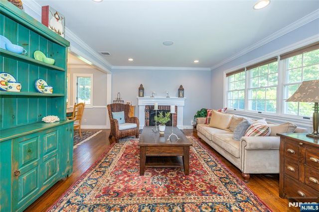 23 Carlton Avenue, Ho-ho-kus, NJ 07423