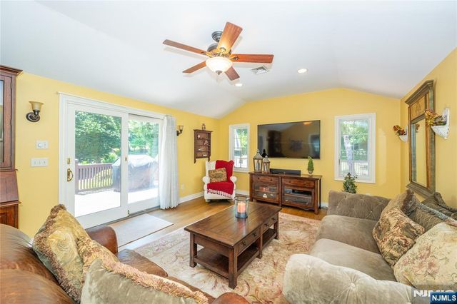 23 Carlton Avenue, Ho-ho-kus, NJ 07423