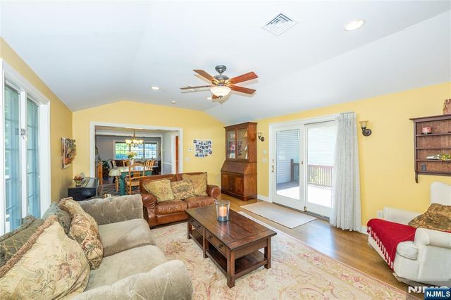 23 Carlton Avenue, Ho-ho-kus, NJ 07423