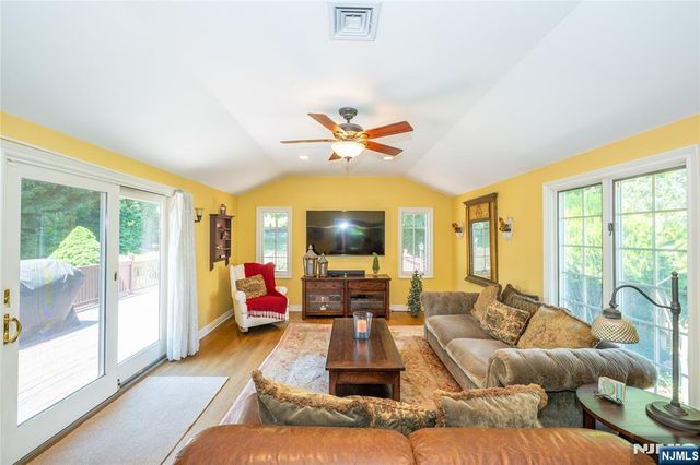 23 Carlton Avenue, Ho-ho-kus, NJ 07423