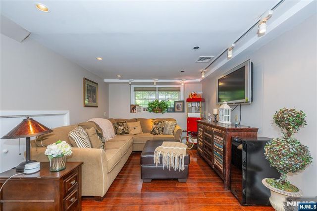 23 Carlton Avenue, Ho-ho-kus, NJ 07423