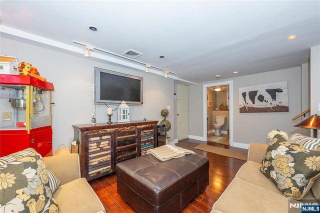 23 Carlton Avenue, Ho-ho-kus, NJ 07423