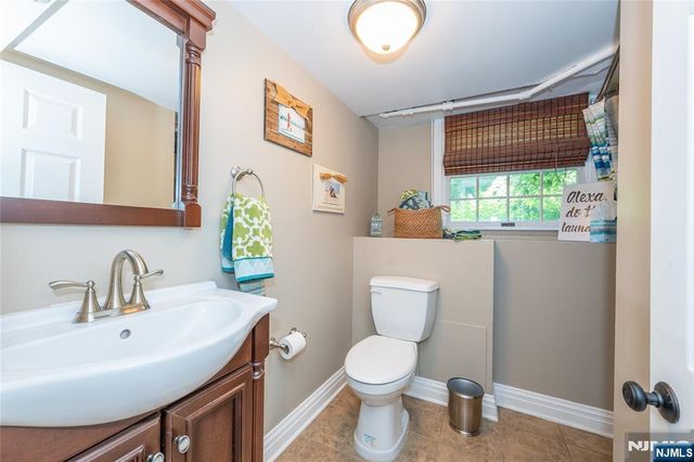 23 Carlton Avenue, Ho-ho-kus, NJ 07423