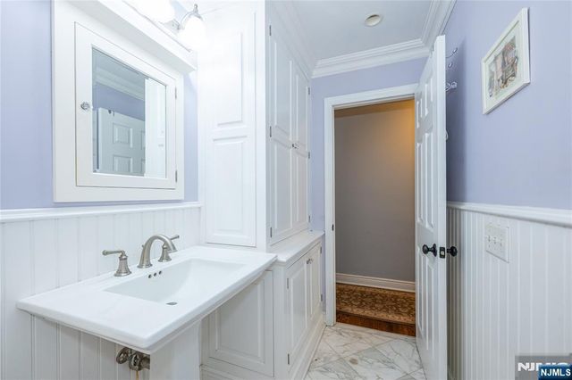 23 Carlton Avenue, Ho-ho-kus, NJ 07423