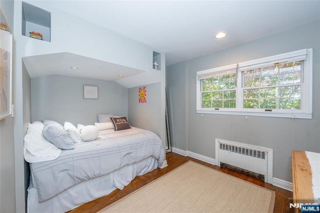 23 Carlton Avenue, Ho-ho-kus, NJ 07423
