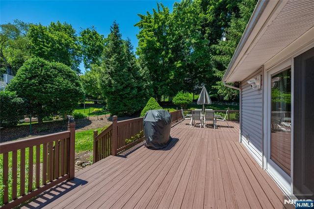 23 Carlton Avenue, Ho-ho-kus, NJ 07423