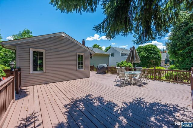 23 Carlton Avenue, Ho-ho-kus, NJ 07423