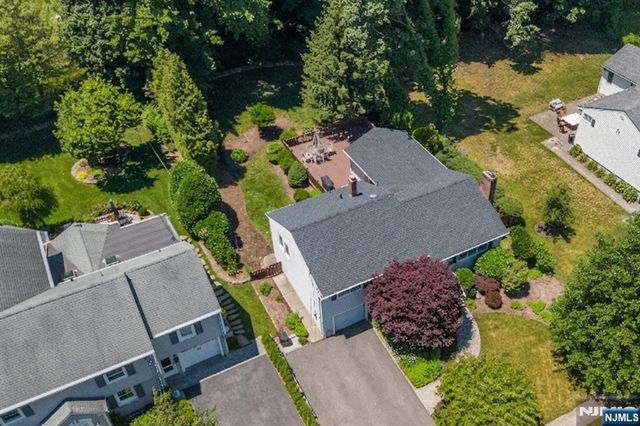 23 Carlton Avenue, Ho-ho-kus, NJ 07423