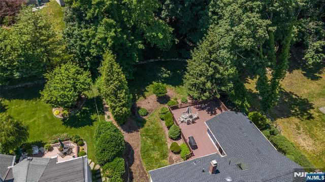 23 Carlton Avenue, Ho-ho-kus, NJ 07423
