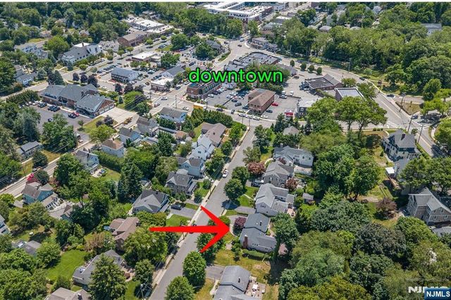 23 Carlton Avenue, Ho-ho-kus, NJ 07423