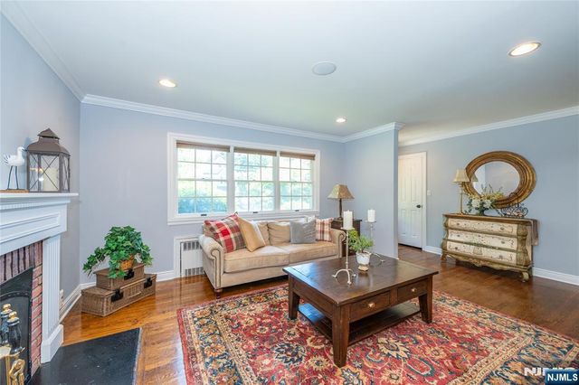 23 Carlton Avenue, Ho-ho-kus, NJ 07423