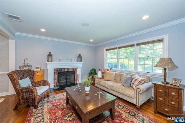 23 Carlton Avenue, Ho-ho-kus, NJ 07423