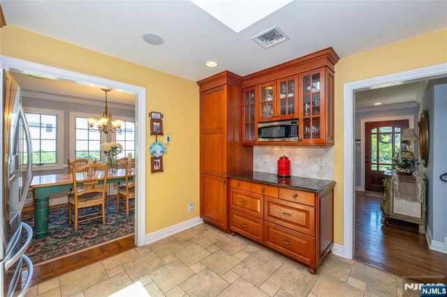 23 Carlton Avenue, Ho-ho-kus, NJ 07423