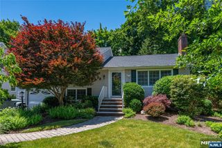 23 Carlton Avenue, Ho-ho-kus, NJ 07423