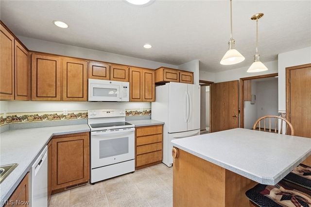 33037 Pebblebrook Drive, North Ridgeville, OH 44039