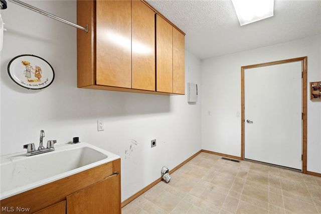 33037 Pebblebrook Drive, North Ridgeville, OH 44039