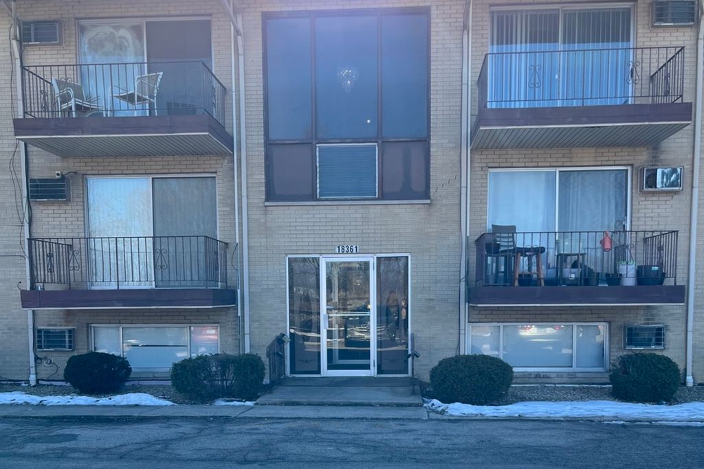 18361 Glen Oak Avenue 1E, Lansing, IL 60438