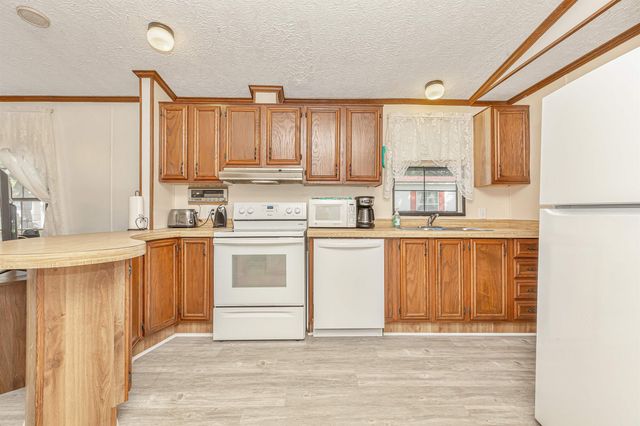 582 Mimosa Dr., Garden City Beach, SC 29576