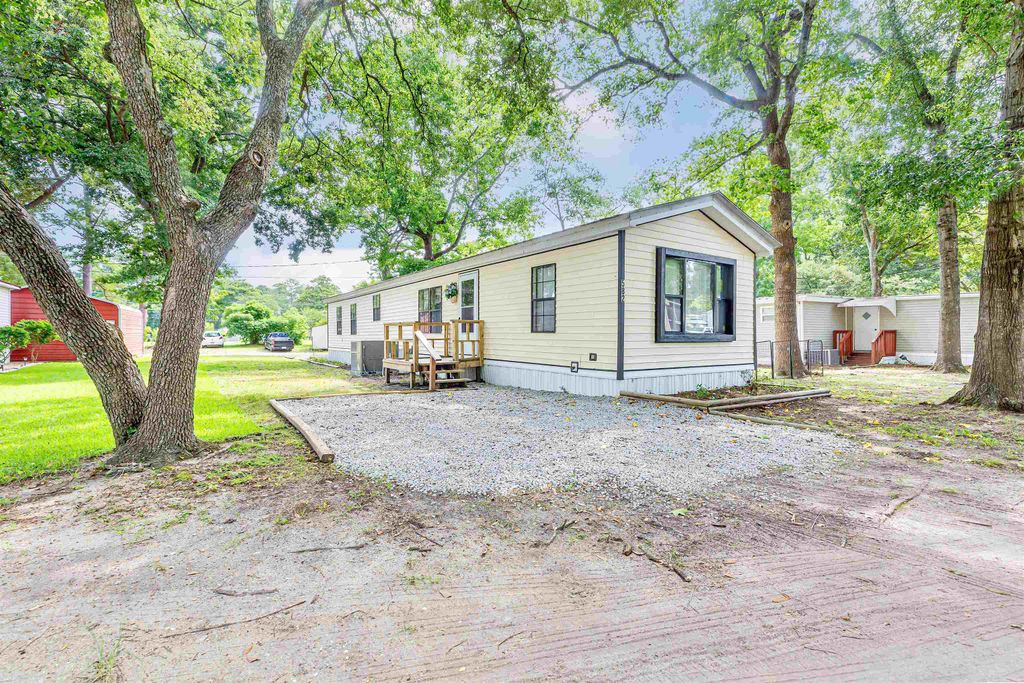 582 Mimosa Dr., Garden City Beach, SC 29576