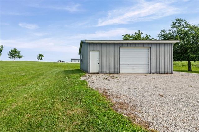 10253 SW Price Drive, Lawson, MO 64062