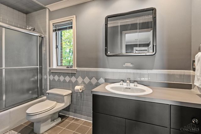 382 Grand Avenue, Cincinnati, OH 45205
