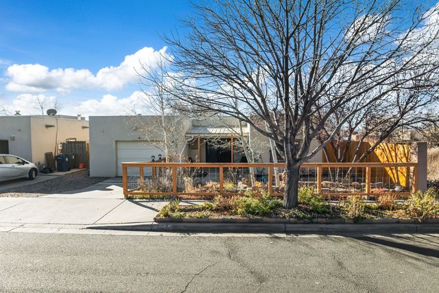 1628 La Cieneguita, Santa Fe, NM 87507