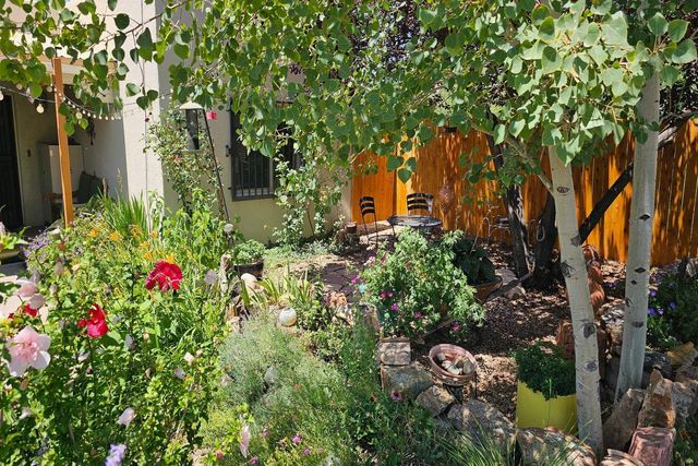 1628 La Cieneguita, Santa Fe, NM 87507