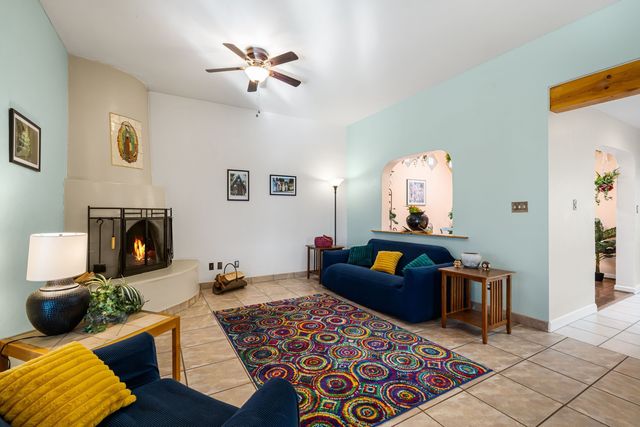 1628 La Cieneguita, Santa Fe, NM 87507