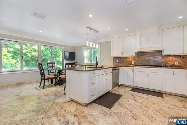 112 King George Road, Warren, NJ 07059