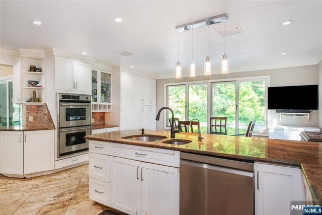 112 King George Road, Warren, NJ 07059