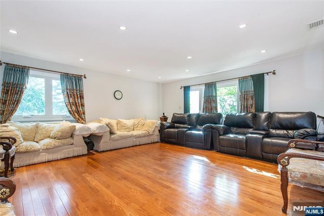 112 King George Road, Warren, NJ 07059