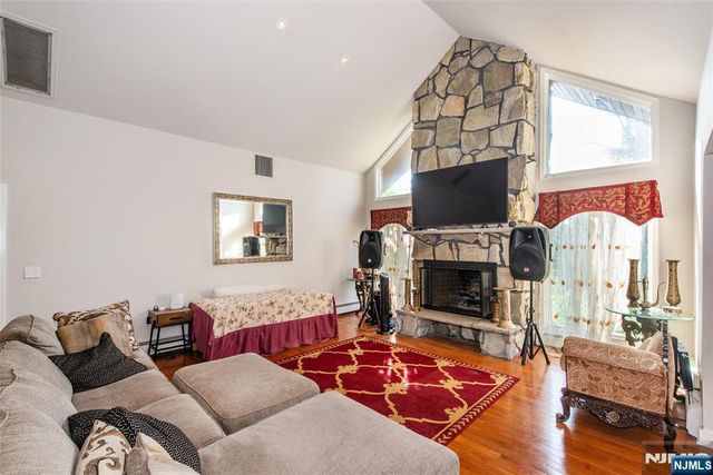 112 King George Road, Warren, NJ 07059